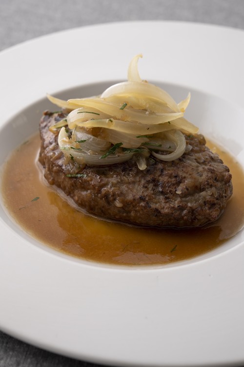 【冷凍保存配送】煮込みビーフハンバーグ新玉葱と実山椒のシャリアピンソース(2人前) 【冷凍保存配送】煮込みビーフハンバーグ新玉葱と実山椒のシャリアピンソース(2人前)