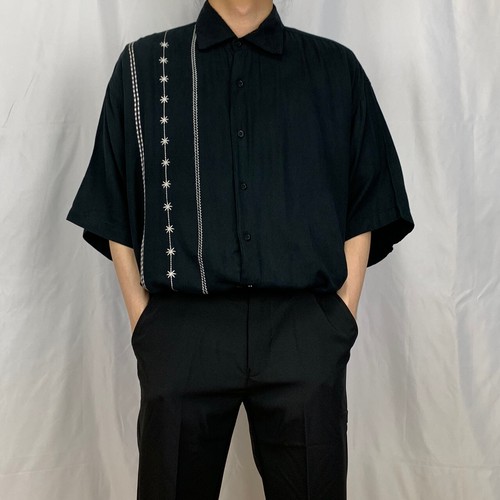 Design embroidery short-sleeved shirt