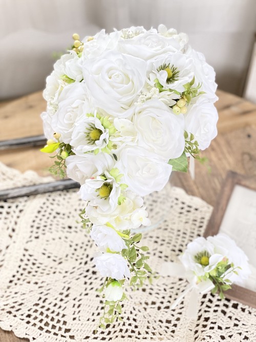 白バラ アネモネキャスケードブーケ Houkiboshi