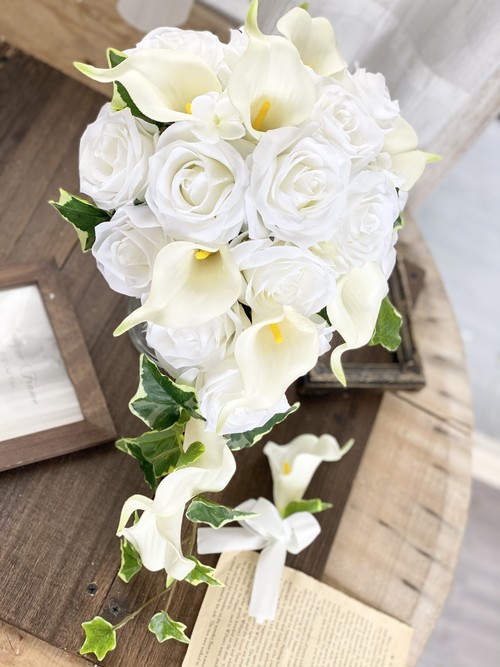 白カラー バラキャスケードブーケ Houkiboshi