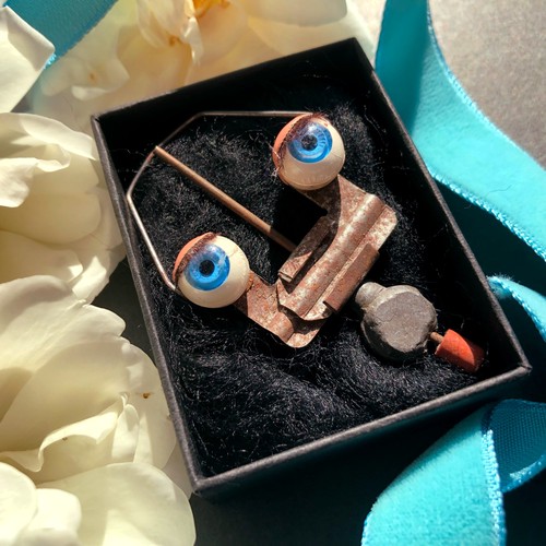 スリーピングドールの目 メルキュール骨董店