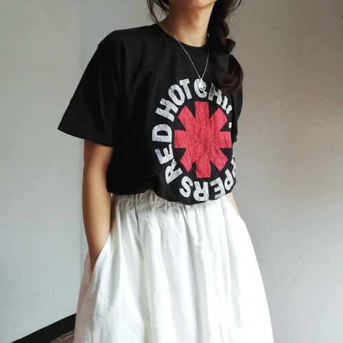 THRIFTY LOOK(RED HOT CHILLIPEPPERS TEE) THRIFTY LOOK(RED HOT CHILLIPEPPERS TEE)
