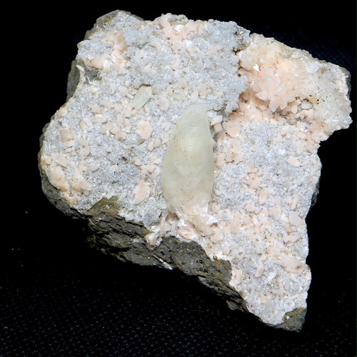 ワシントン州産 カルサイト  & ヒューランダイト 輝沸石   原石  240,6g IRI022 鉱物 天然石 パワーストーン