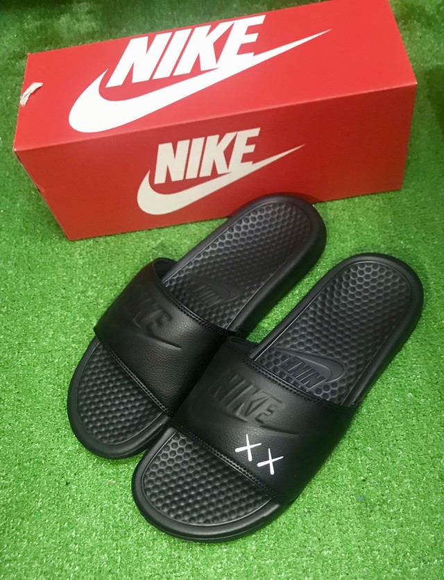 Nike ベナッシ シャワーサンダル Kaws Harry S