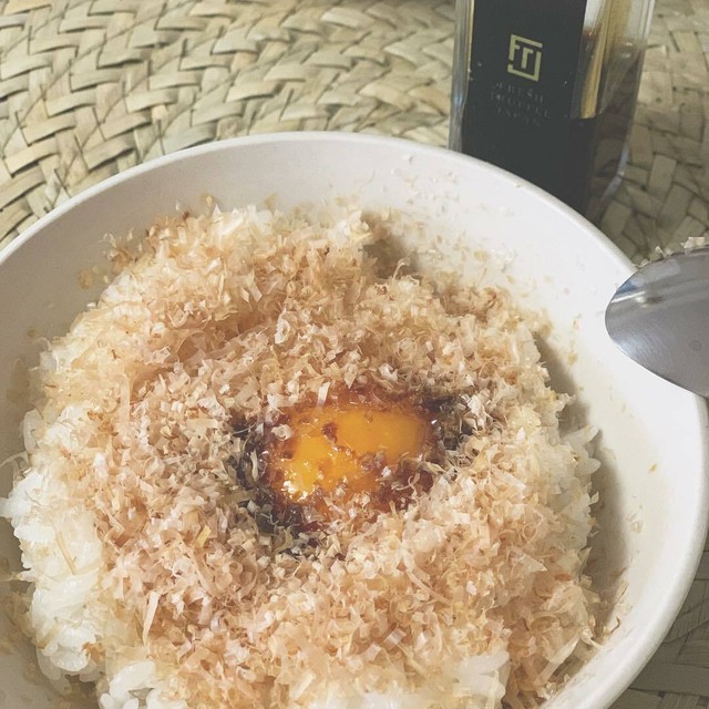 白トリュフ醤油と黒トリュフ塩のセット Fresh Truffle Japan 白トリュフ醤油と黒トリュフ塩のセット Fresh Truffle Japan