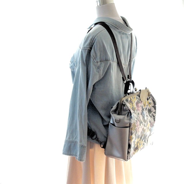 リバティファブリック３wayリュック貴重品ポケット ボトルポケット付き Essex Bouquet シルバー 背中美人リュックglamania