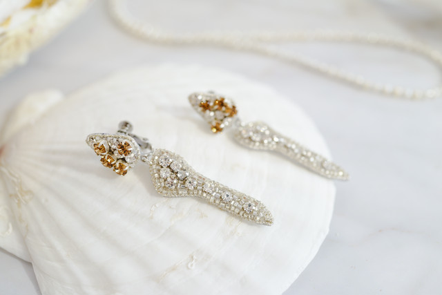 【刺繍イヤリング】 Crystal stone✴︎