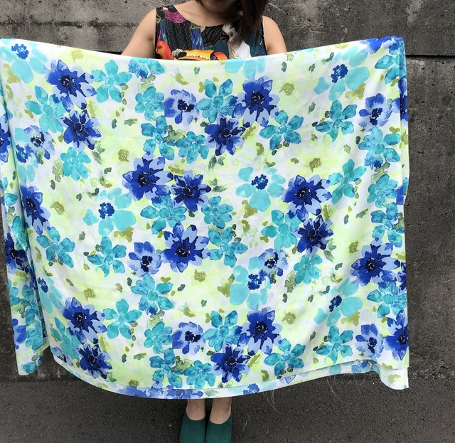 透け感あり 薄手 ピンク ブルー 白地 花柄 ポリ混 バンコク ワンピース Cerisier