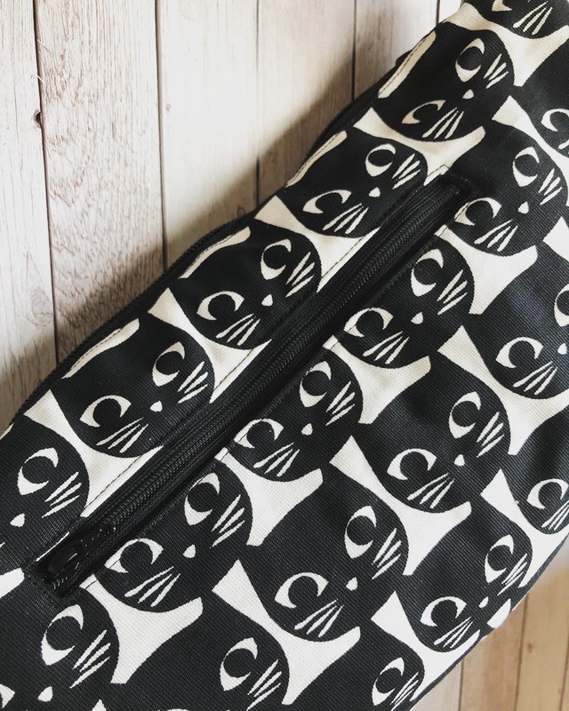 黒猫ボディバッグ 黒猫屋ニコル