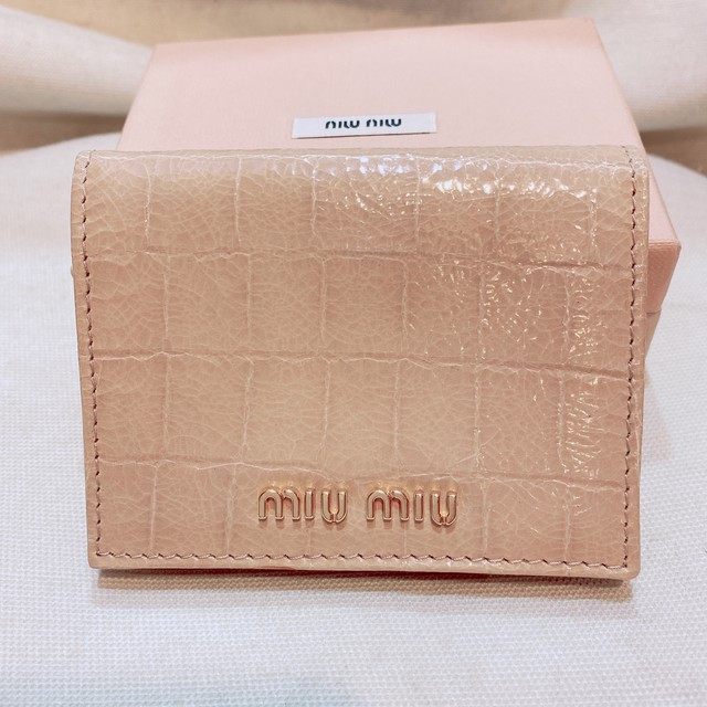 ミュウミュウ パスケース カードケース 名刺入れ ベージュ色 レザー Miumiu 美品 箱付 Uta