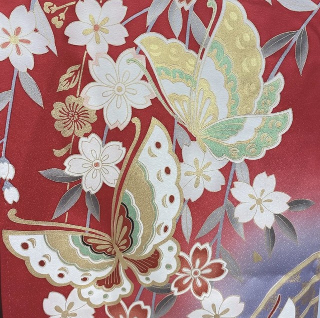371 着物 振袖 正絹 赤 蝶文様 桜 梅 橘 154 5 164 5 着物屋ももゆり
