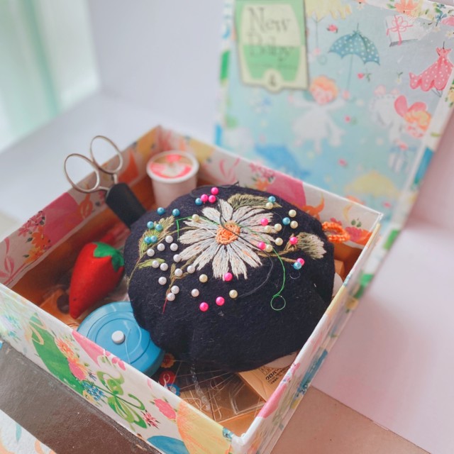 エストニア クッション 刺繍 ハンドメイド 手作り ピンクッション クルブニーカ