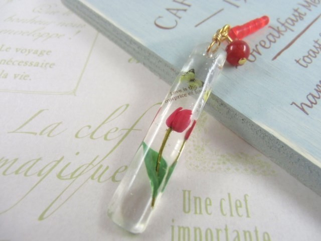 チューリップの水中花みたいなイヤホンジャック 赤 季節を閉じ込めた世界で一つのアクセサリー Season Drop