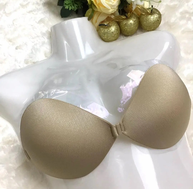 谷間 3dパッド クリアストラップ付き シリコンブラ シリコンパッド ヌーブラ 美胸 バストアップ 大きいサイズの下着通販 フリージア