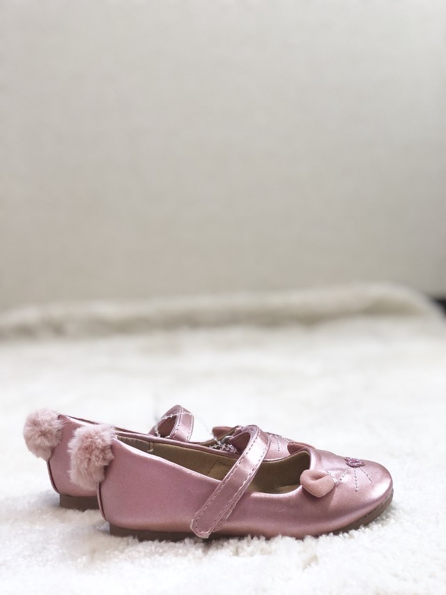 アメリカ発キッズシューズ うさぎさんのしっぽ付きピンクのキラキラ フォーマルシューズ Emma Closet