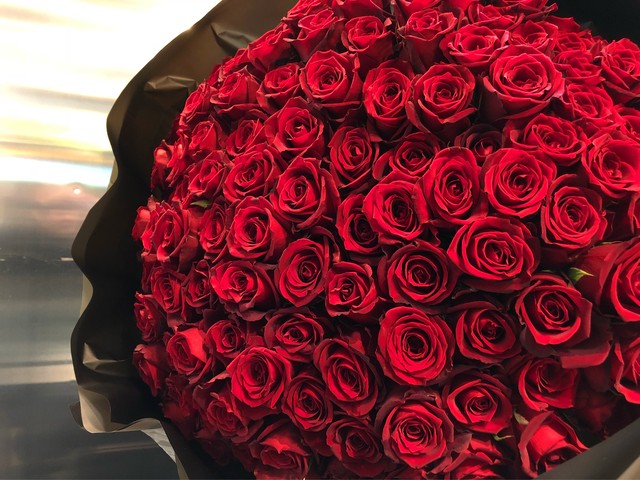 プロポーズ 108本のバラの花束 北海道札幌市の花屋orni