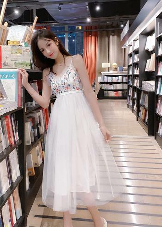花柄レース ロング丈 ドッキング ワンピース レディース 韓国 オルチャン ファッション 夏服 レディース 夏新作ワンピース 韓国 風 レディース ファッション カジュアル 大人可愛い キャミワンピース チュールスカート ビスチェ風 フェミニン お出かけ デート 白 グレー