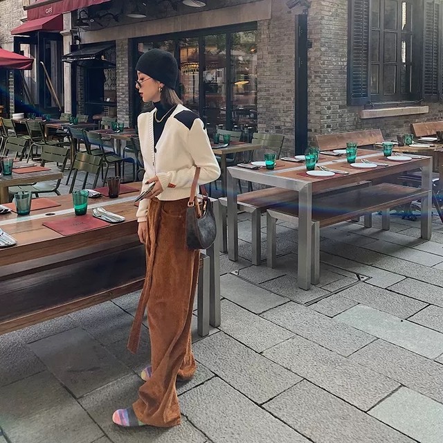 shoulder pointed color cardigan