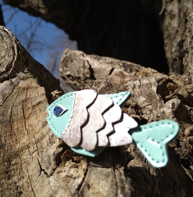 本革ブローチ 空のサカナ 銀いろさん コトリ堂 Kotorido