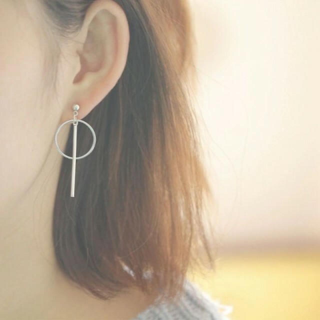 お洒落 ピアス レディース メンズ フープピアス デザインピアス サークル シンプル アシンメトリー ゆれる ピアス 大人かわいい クール A Favoriteselect