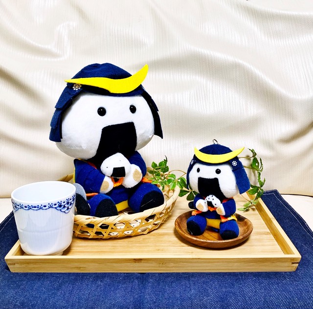 むすび丸 座りぬいぐるみ Am Base