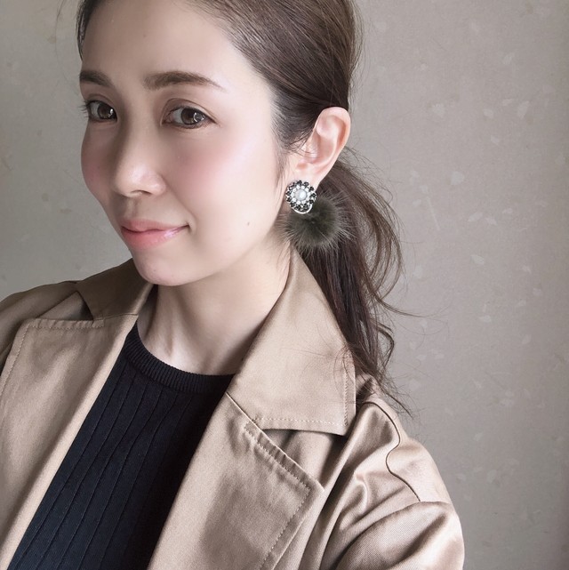 【イヤリング】人気 カーキ 2wayファー×スワロフスキーイヤリング アクセサリー