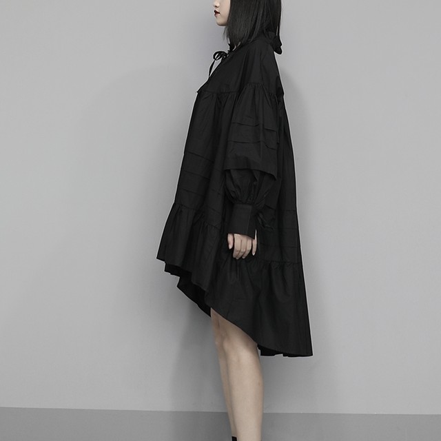 全2色 ドレス 膝丈 ワンピース 長袖 バルーン袖 アシンメトリースカート ミニワンピ フリル リボン 白ワンピ 黒ワンピース ハイネック ホワイト カジュアル お出かけ 韓国 春 夏 秋 Like Fashion