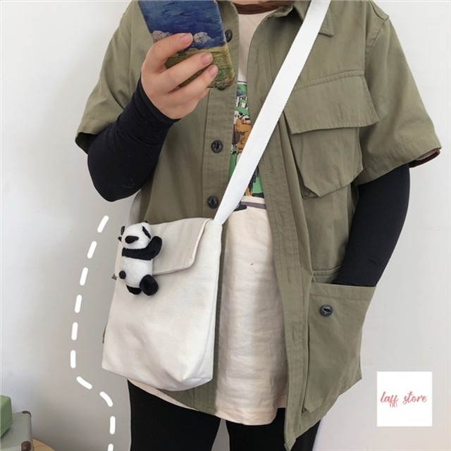 ショルダーバッグ パンダ フラワー メンズライク 帆布 キャンバス ホワイト スクエア型 デート レディース メンズ ユニセックス インスタ映え お出かけ プレゼント 可愛い 10代 代 30代 40代 取寄 発送目安14 21日営業日 取寄 発送目安14 21日営業日 Laff