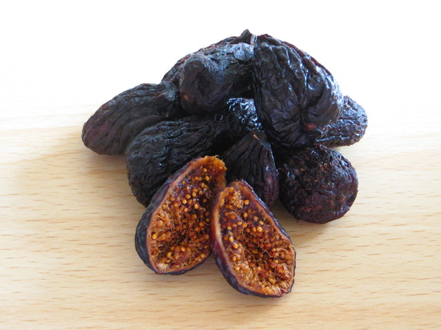 黒いちじくのドライフルーツ130グラム 無添加 天日干し ドライフルーツ輸入販売 砂糖不使用 天日干し イーワイトレーディング