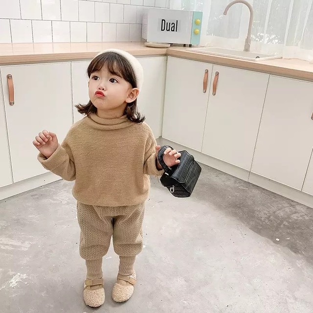 送料無料 予約 タートルネック ふんわり セーター 海外子供服 秋服 冬服 女の子 男の子 ベージュ ブラウン ボーダー Eichel