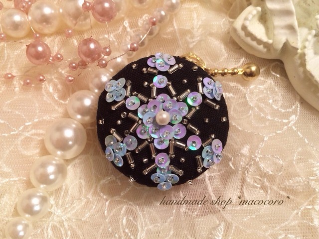 雪の結晶ビーズ刺繍マカロンケース Handmade Shop Macocoro