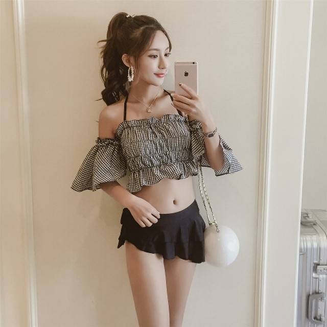 50 水着 黒 オフショル 体型カバー 人気のファッショントレンド