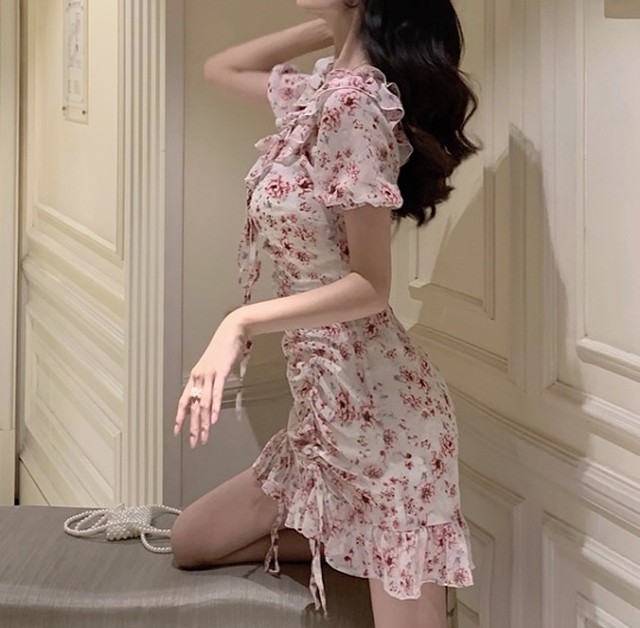 ミニワンピース オフショルダー ショート丈 半袖 ゆったり フリル リボン 大人可愛い 春夏 花柄 トレンド 白 10代 代 30代 お出かけ デート カジュアル セクシー フェミニン Prism One プリズム ワン