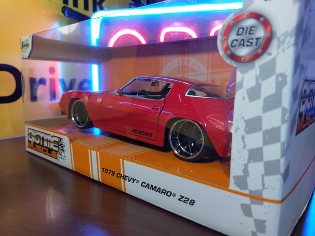 アメ車ミニカー 79 Chevy カマロ Z28 Rd 1 24サイズ 新品 箱のまま マンケーブストア Man Cave Store ガレージ アメリカン雑貨 ホットドッグ 美容室