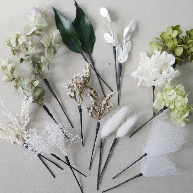 B11 ドライフラワーの髪飾り ホワイトグリーン系 Lomeri ロメリ お花のヘアアクセサリー専門店