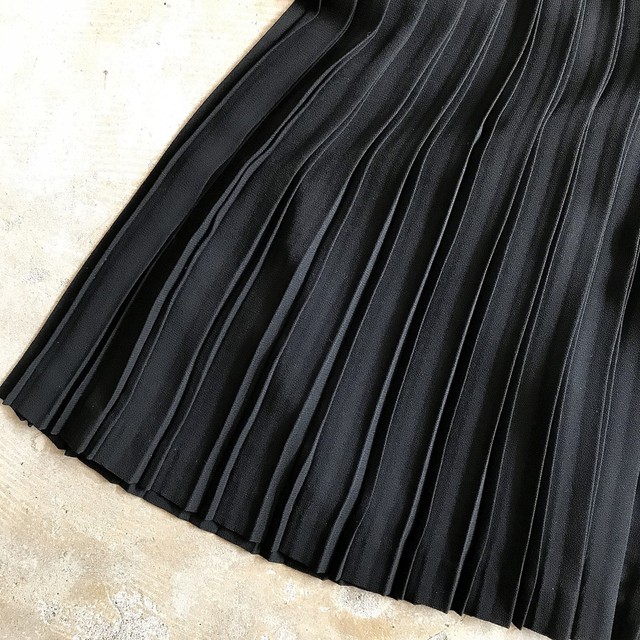 Sold Out ブラックワンピース プリーツ 無地 Used Light Cave Attic Of Alice