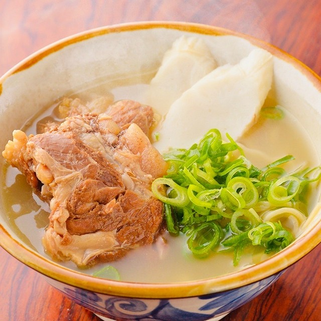 ソーキそば 一食分が10分でできちゃうキット 浅草開化楼カラス麺(粉人 コナンチュ)はいってます。
