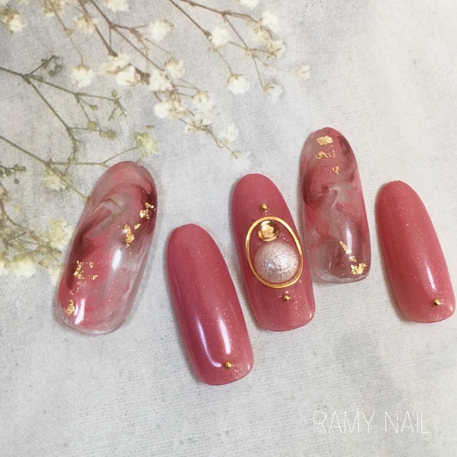 くすみピンク ニュアンスネイル パールネイル 結婚式ネイル Ramy Nail