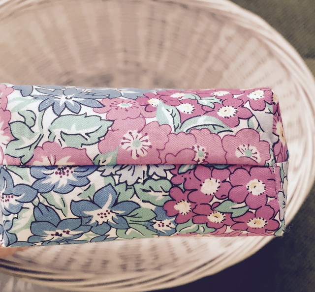 リバティ ガーデンワンダーランド柄 がま口 口金7 5cm シルバー ガマ口使用 可愛い小ぶりな使いやすいサイズ Handmade Zakka Bon Voyage