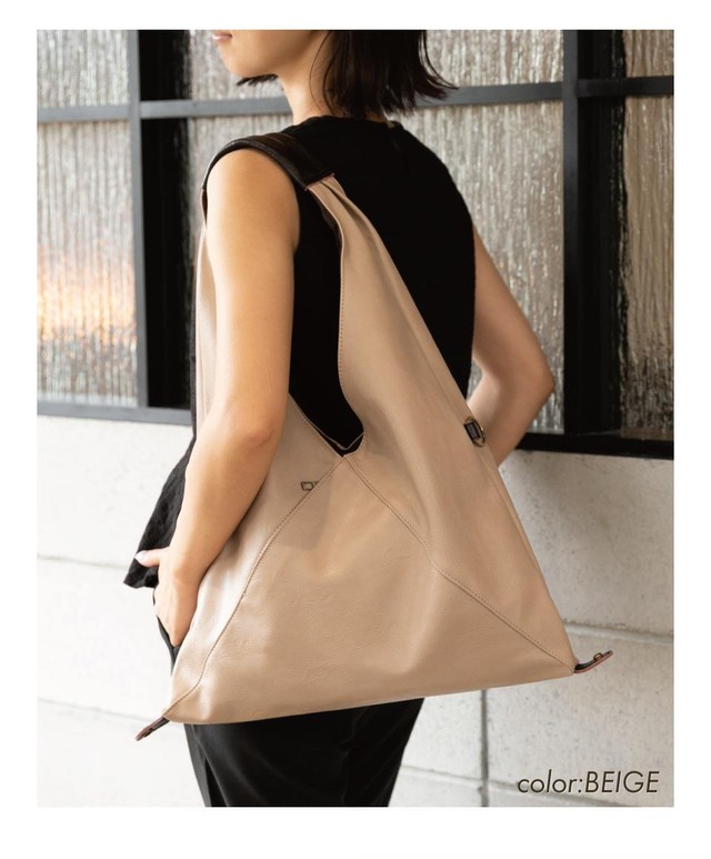 送料無料 Quay キー フェイクレザー三角バッグ インナーポーチ付き World Select