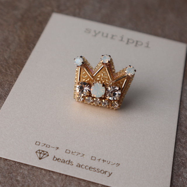 王冠のビーズ刺繍ブローチ Crown Syurippi