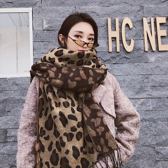 大判 マフラー ヒョウ柄 スカーフ ネックウォーマー 秋冬 レオパード柄 フリンジ もこもこ レディース メンズ ユニセックス お揃い トレンド プレゼント 防寒 ペア カップル 通勤 通学 取寄 発送目安14 21日営業日 Laff Store 会社情報 納期の確認をお願いします