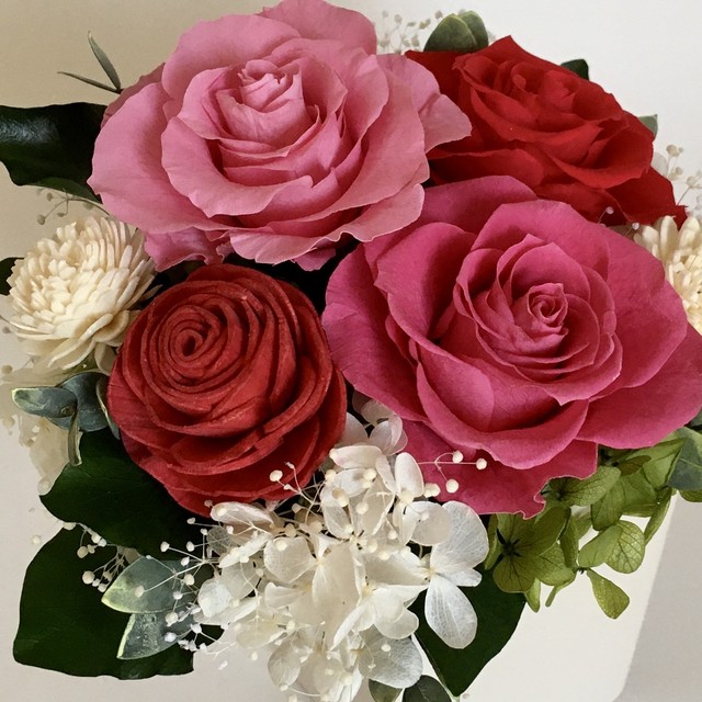 送料無料 フラワーギフトプリザーブドフラワー ピンク 赤 誕生日 お祝い 花 プレゼント プリザーブドフラワーのfloral Harmony