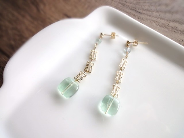 受注生産 天然石のピアス イヤリング共通デザイン キャタピラーチェーン グリーンフロライト Humming Bird