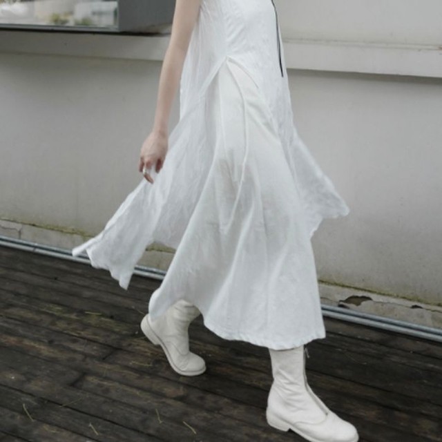 重ね着風 ワンピース ドレス ロング丈 ノースリーブ シャーリング 無地 ブラック ホワイト 黒 白 デザインネック 韓国 エレガント モード カジュアル お支払い後日以内に発送 Top373 Garcons