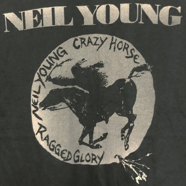 送料無料 ロック バンド Tシャツ Neil Young Crazy Horse Ragged Glory Men S Ladies Unisex T Shirts M ニール ヤング クレイジー ホース 傷だらけの栄光 メンズ レディース ユニセックス Tシャツ M ロックtシャツ バンドtシャツ Piggies