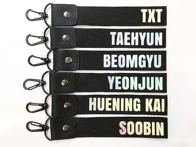 Txt ネームストラップ ホログラム キーホルダー キラキラ韓流商店