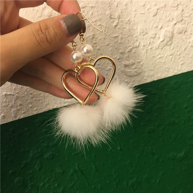【即納】fur heart earrings