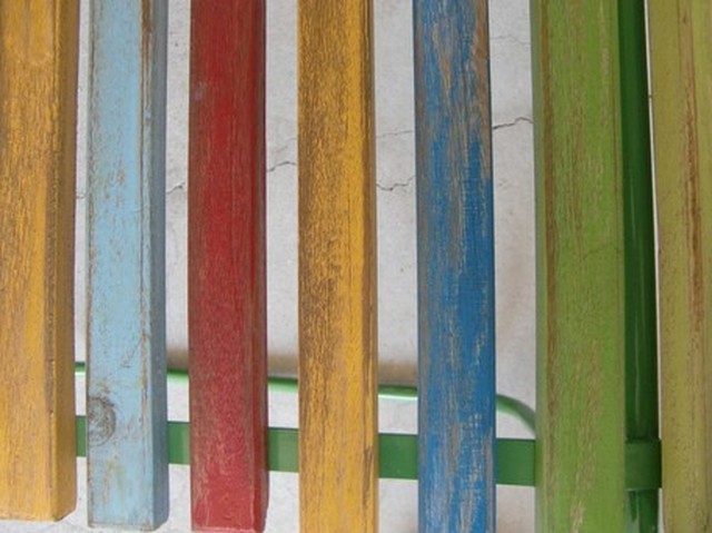 ヴィンテージ風の塗装とカラフルな配色のベンチ Ienowa ピアノ Furemo