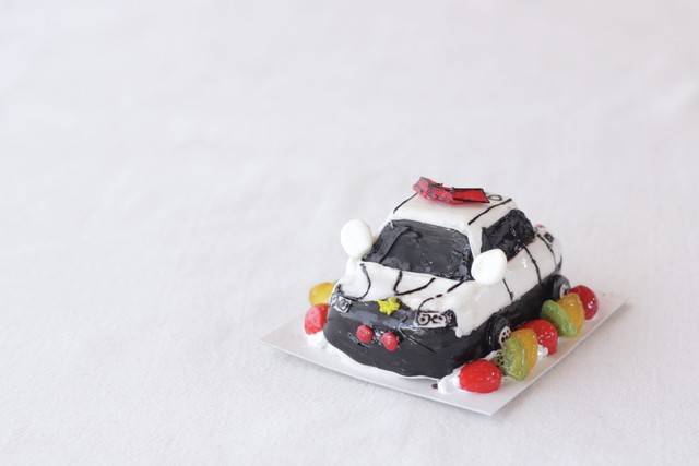 樹脂粘土で作る 洋菓子こといろ 3dパトカーケーキ Sho Oyakohappyproject
